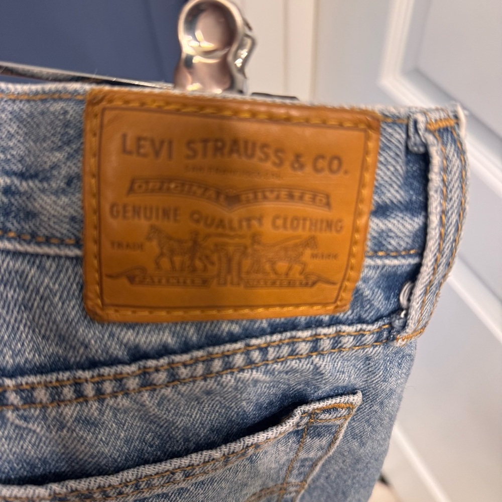 NWOT Levi's Wedgie Straight Premium Denim Size 29 - Picture 6 of 7